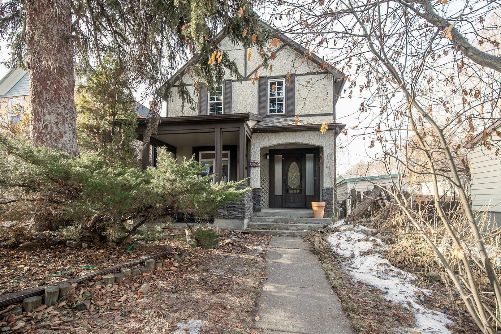 Property Photo:  832 7 Street S  AB T1J 2H8 