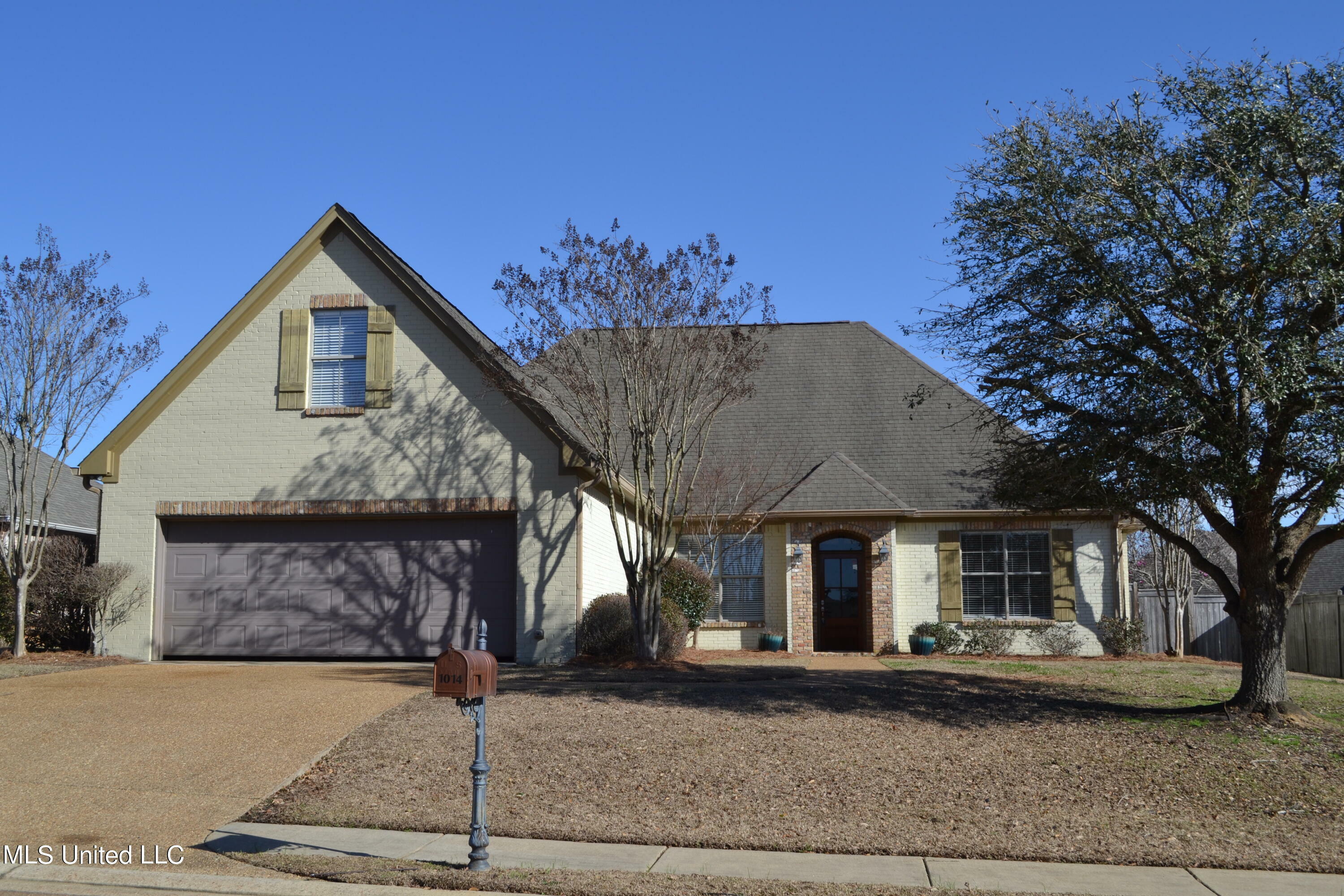 Property Photo: 1014 Trinity Dr MS 39110