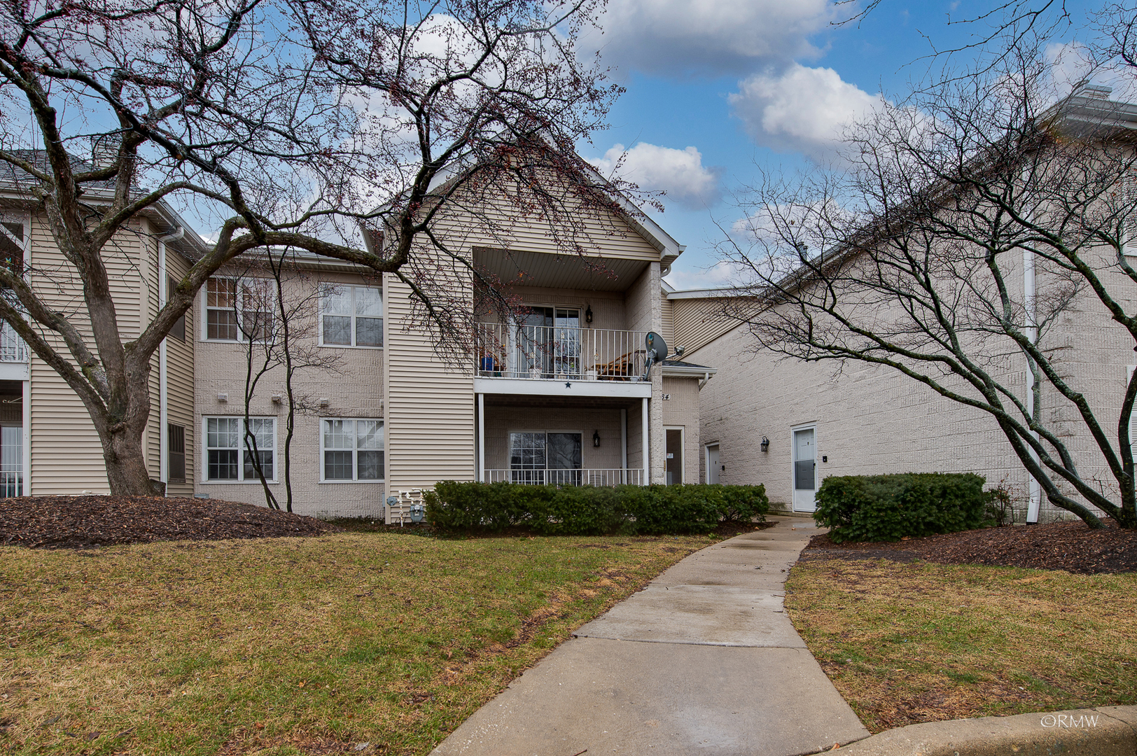 Property Photo: 764 N Gary Avenue 212 IL 60188