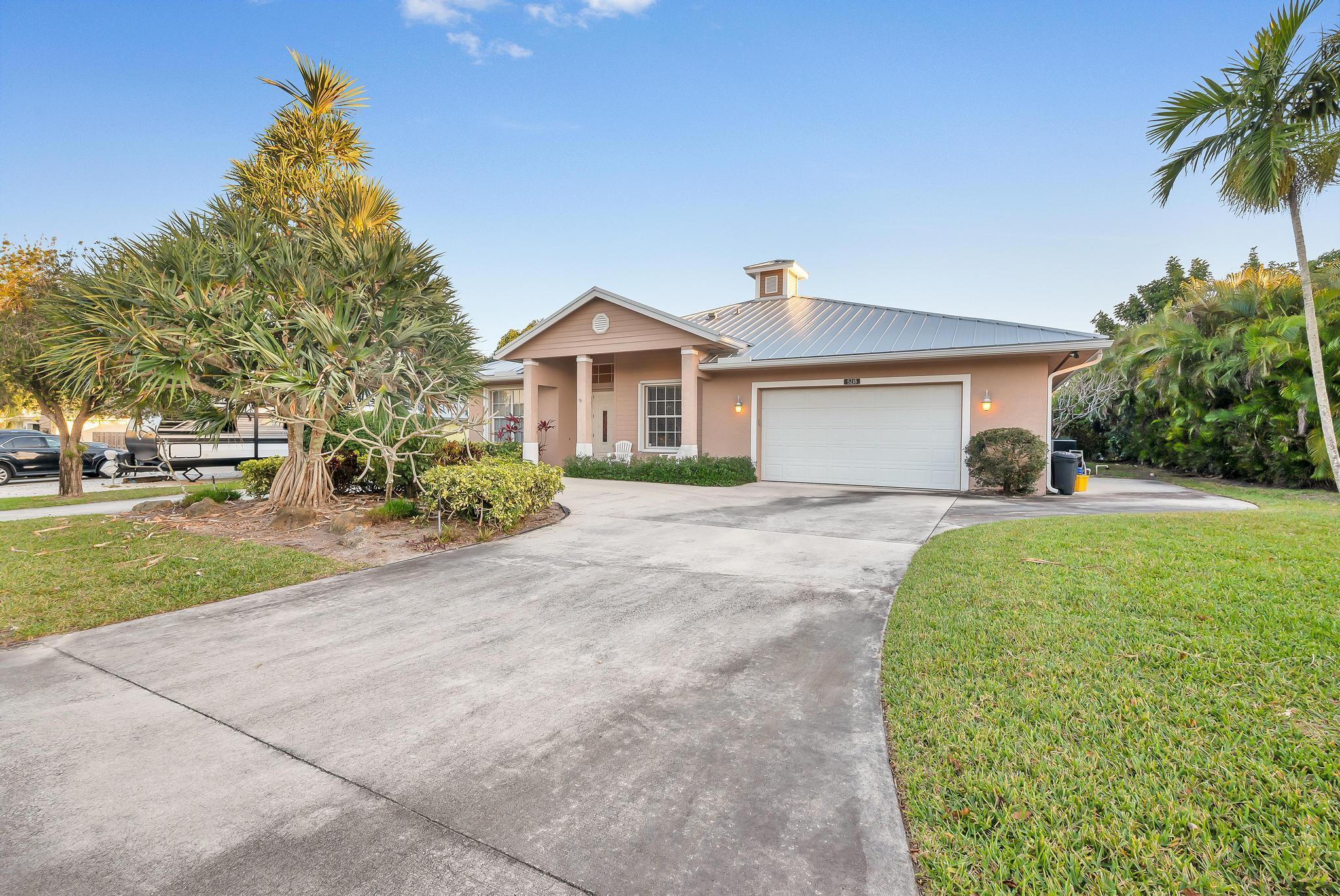 Property Photo: 5218 SE Major Way FL 34997