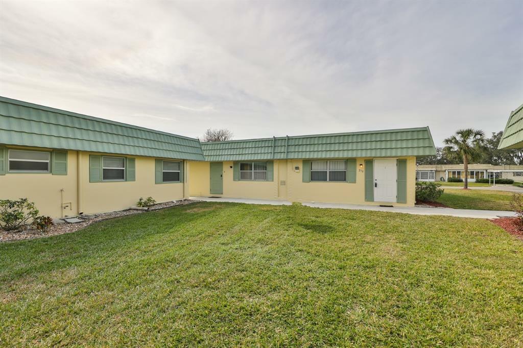 Property Photo:  102 Cambridge Trail 230  FL 33573 