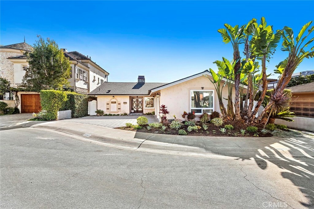 Property Photo: 3262 Falkland Circle CA 92649