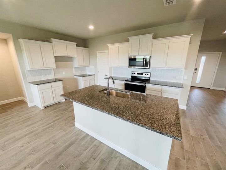 Property Photo:  1729 Zilker Park Trail  TX 76009 