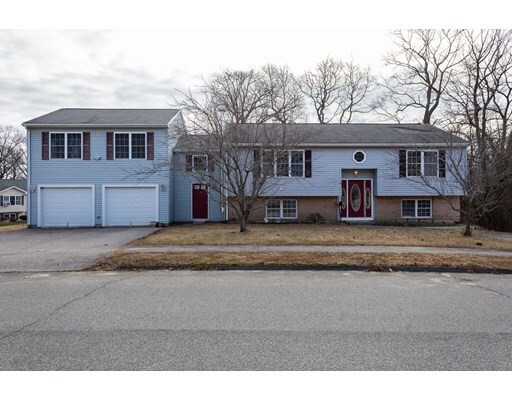 Property Photo: 8 Monticello Dr W MA 01603