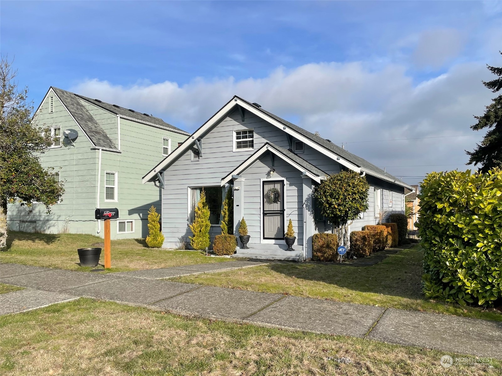 Property Photo:  233 W 11th Street  WA 98362 