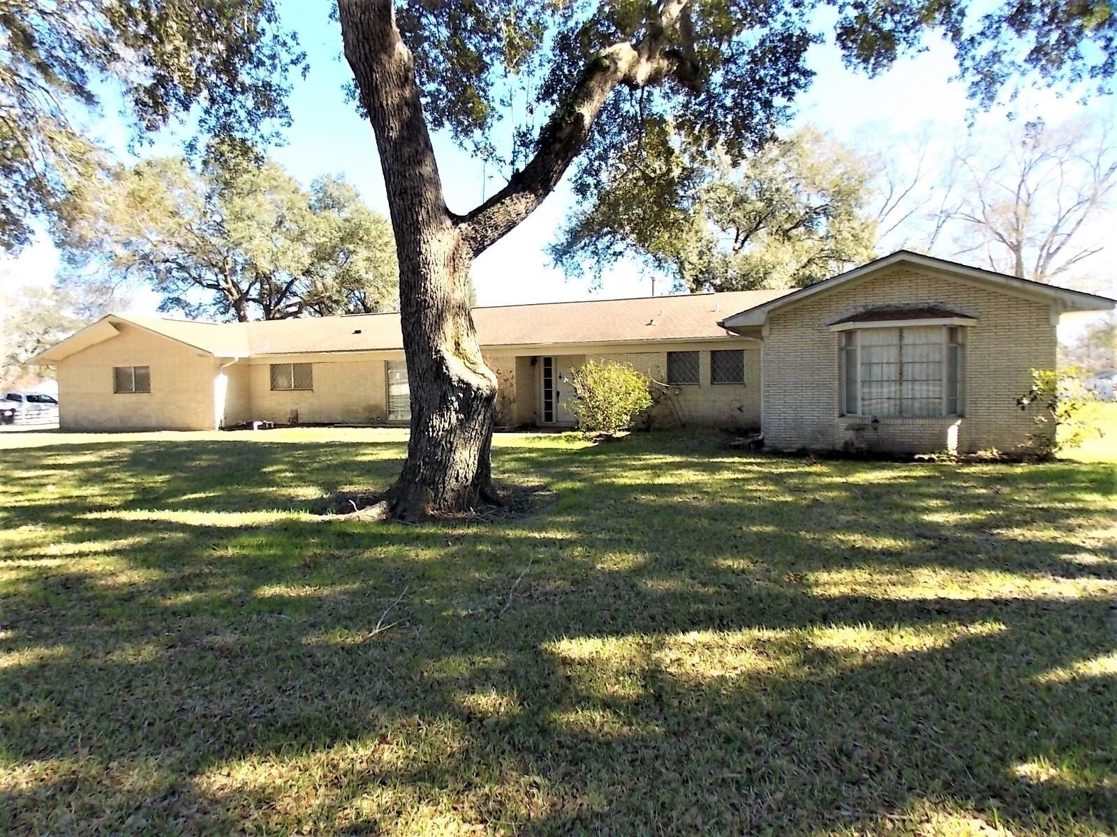 Property Photo:  120 E Herring St.  TX 77659 
