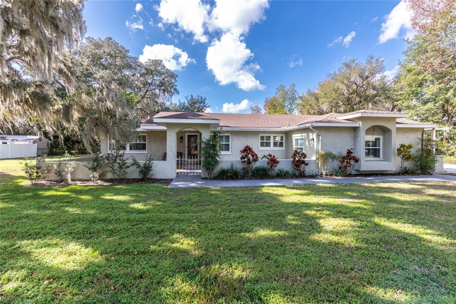 Property Photo:  185 Oakshade Drive  FL 32757 