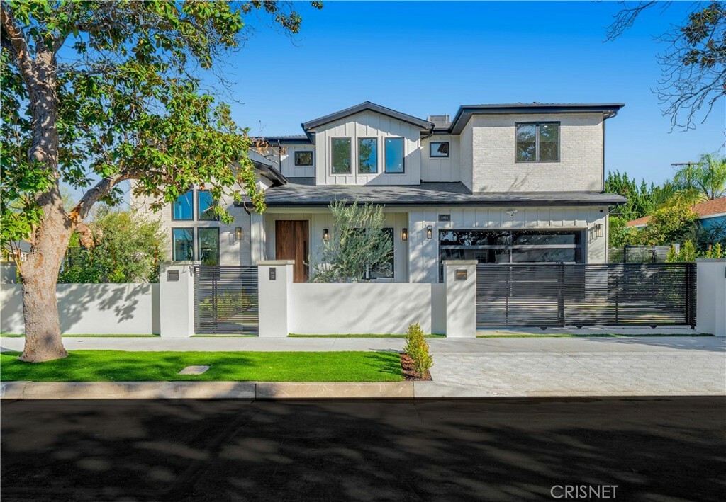 Property Photo: 4924 Ventura Canyon Avenue CA 91423