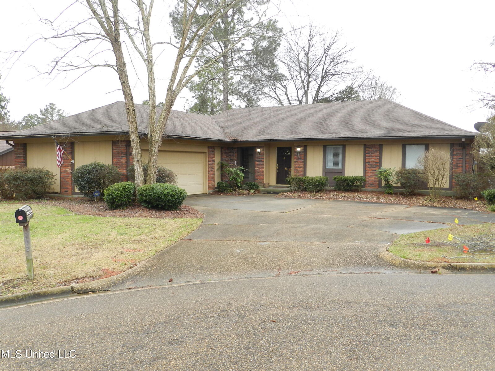 Property Photo:  202 Hampton Street  MS 39056 