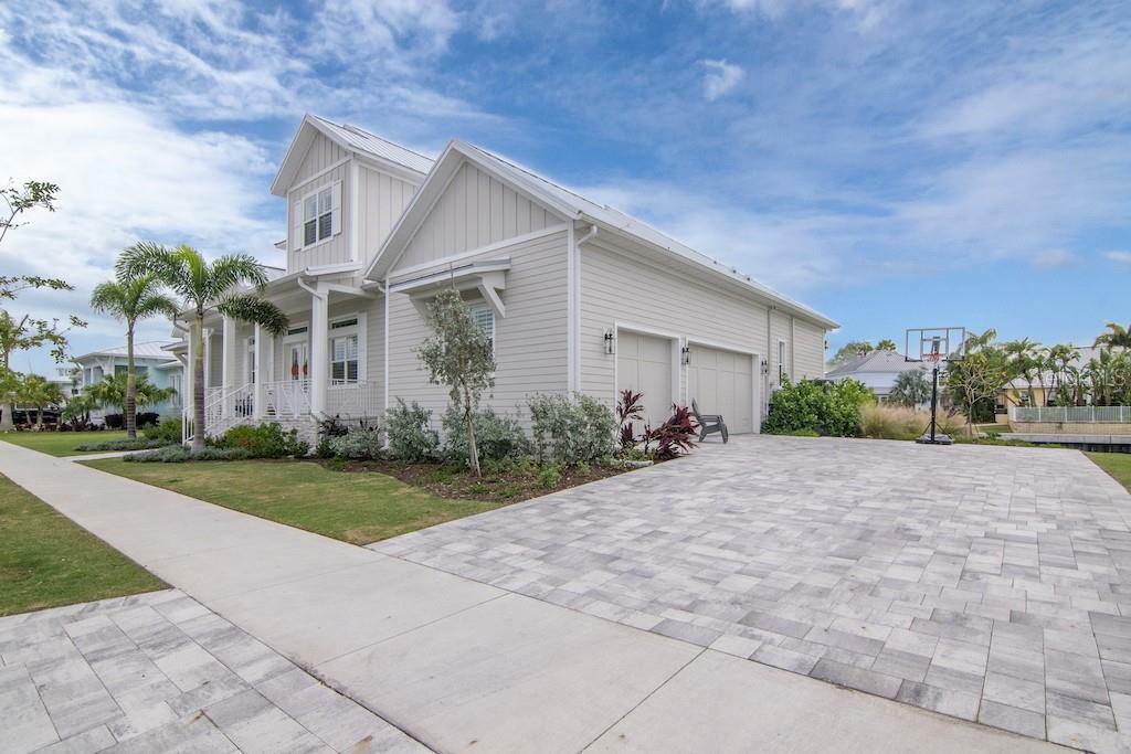 Property Photo:  708 Pinckney Drive  FL 33572 