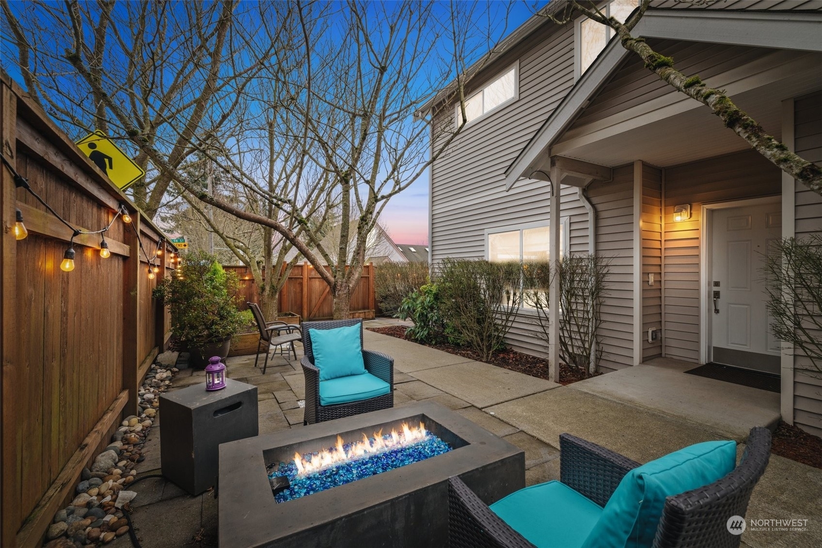 Property Photo: 9749 26th Avenue SW 501 WA 98106