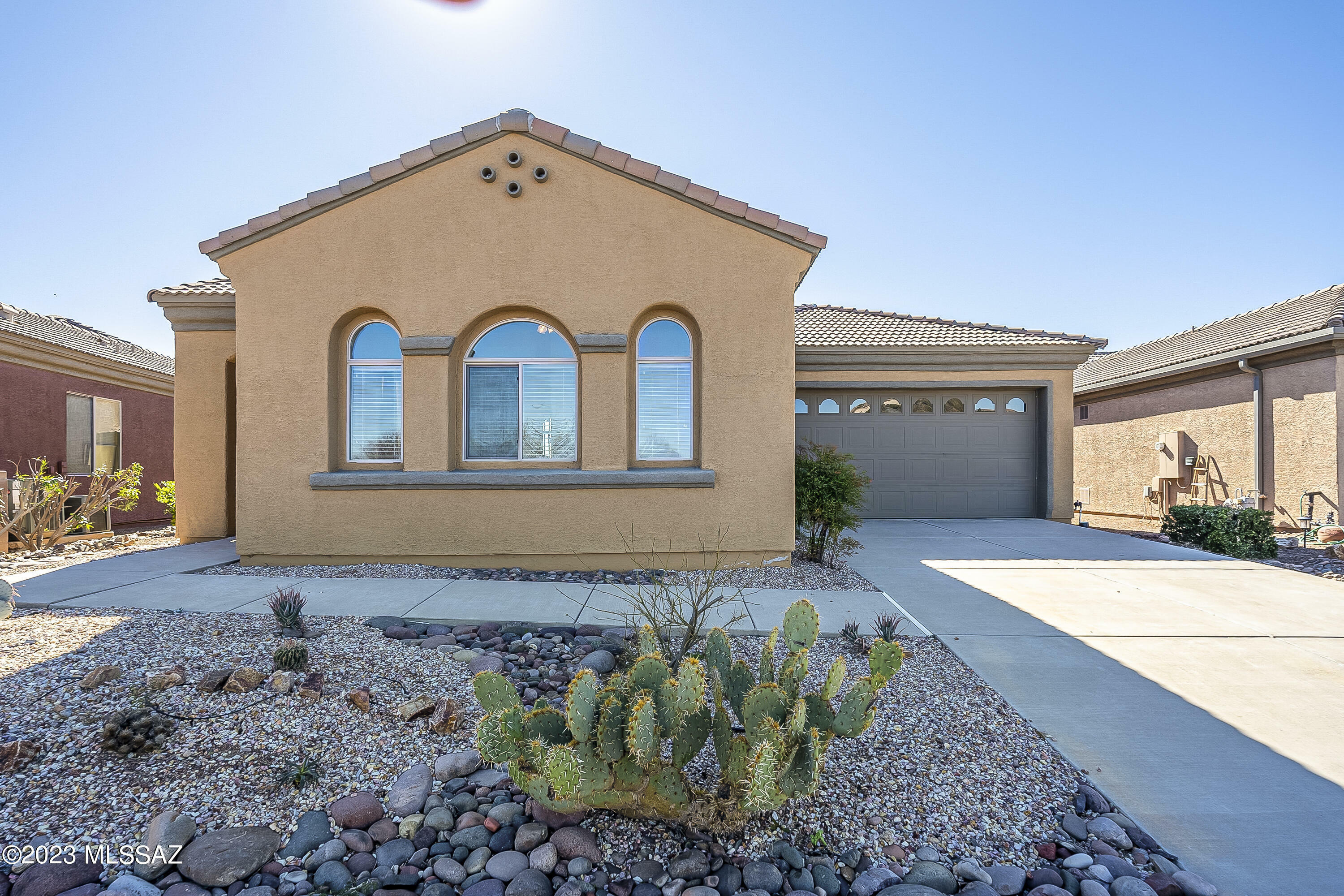 Property Photo:  2057 W Acacia Bluffs Drive  AZ 85622 