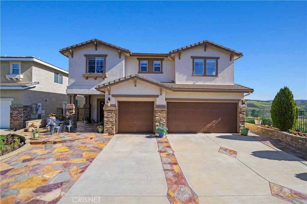 Property Photo: 32206 Vista Pointe Place CA 91384