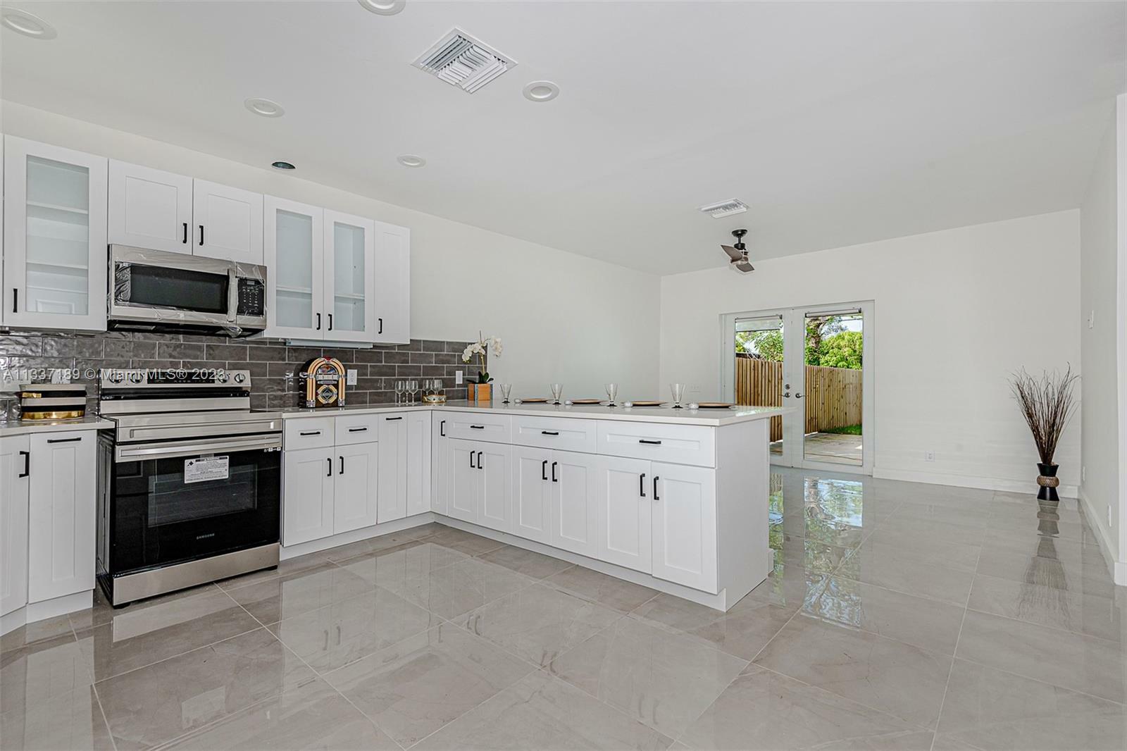 Property Photo:  1207 NW 2nd Ave B  FL 33311 