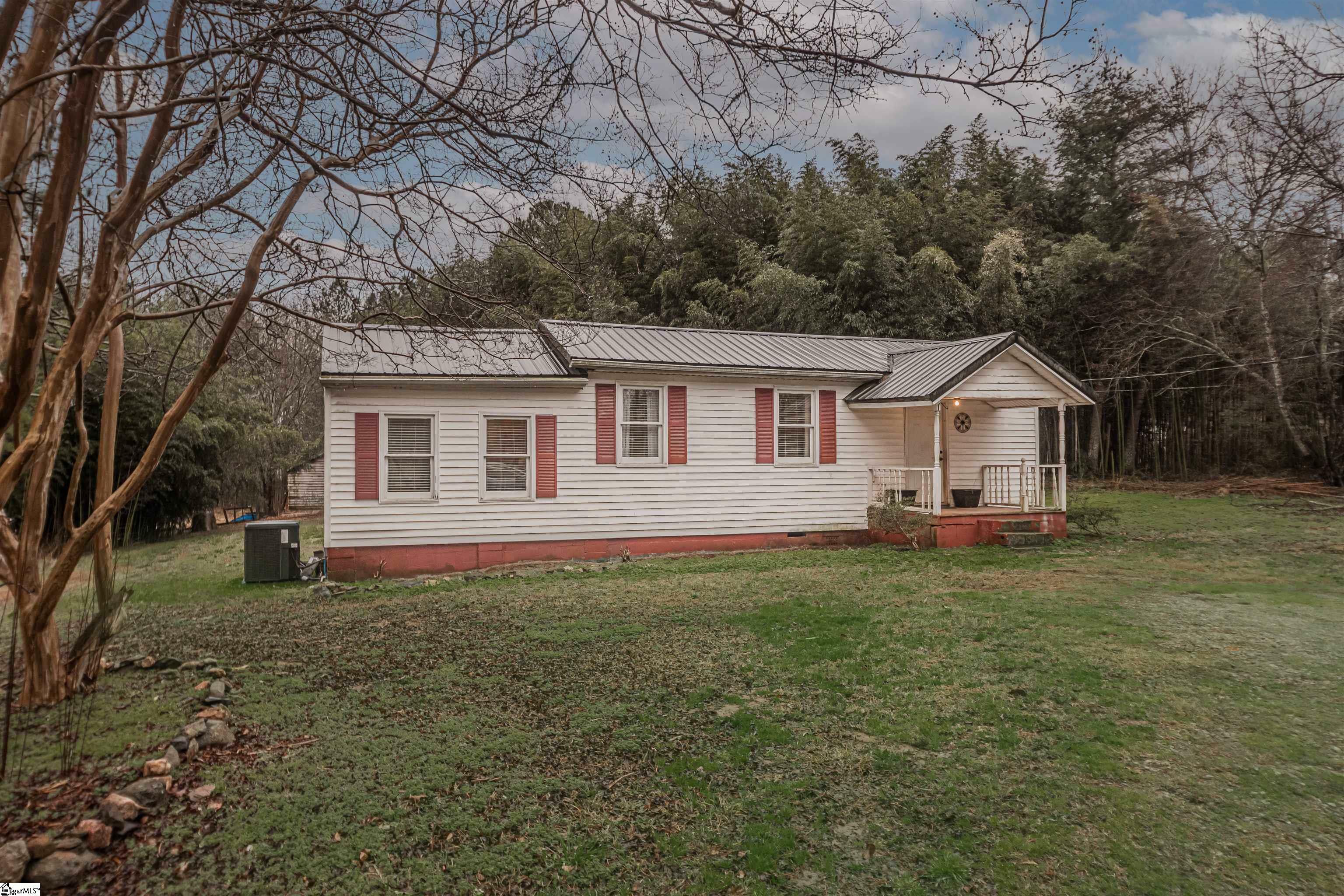 Property Photo:  106 W Chapman Road  SC 29627 