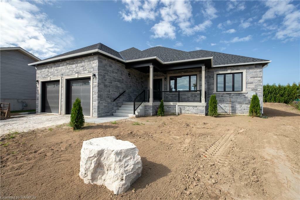 Property Photo: 43 Country Crescent ON N4L1L7