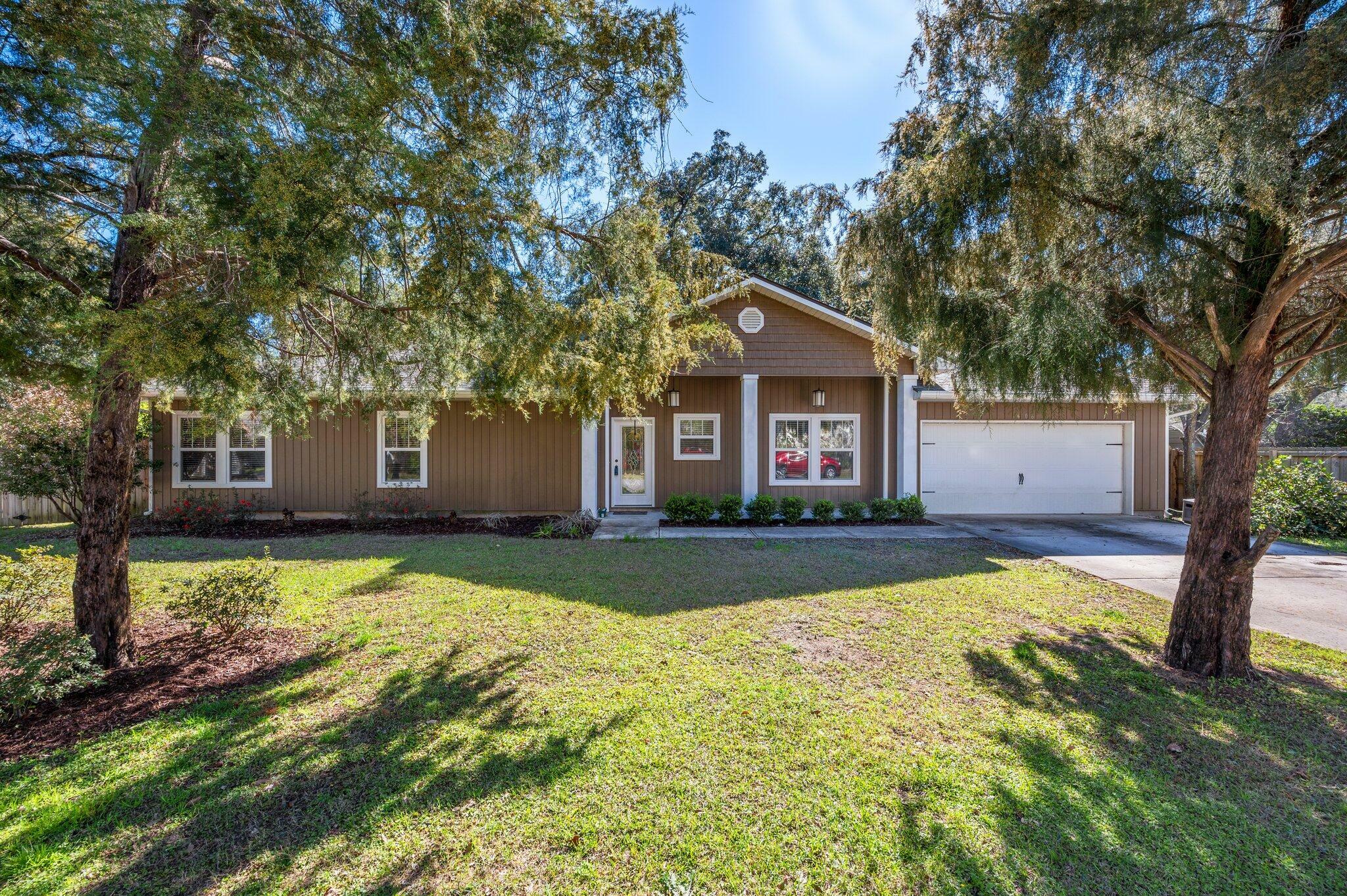 Property Photo:  606 Lee Street  FL 32547 