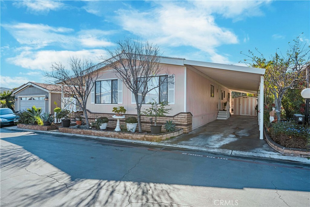 Property Photo:  1550 Rimpau Avenue 21  CA 92881 