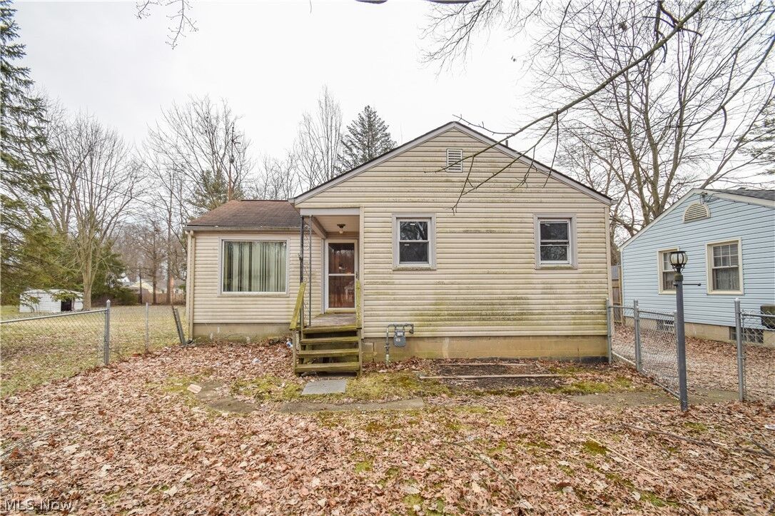 Property Photo:  1954 Northfield Avenue NW  OH 44485 