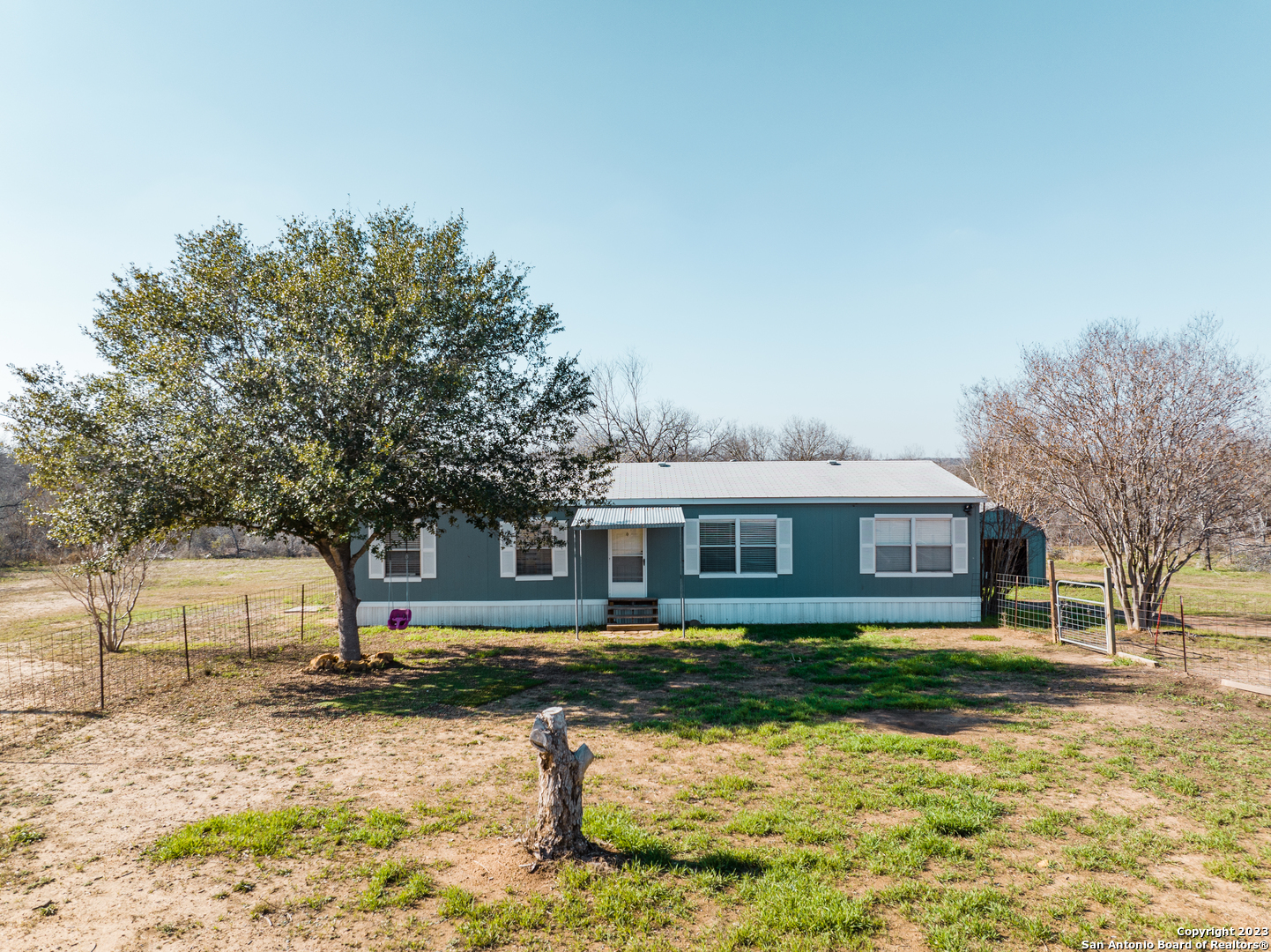 Property Photo: 130 Country View Ln TX 78114