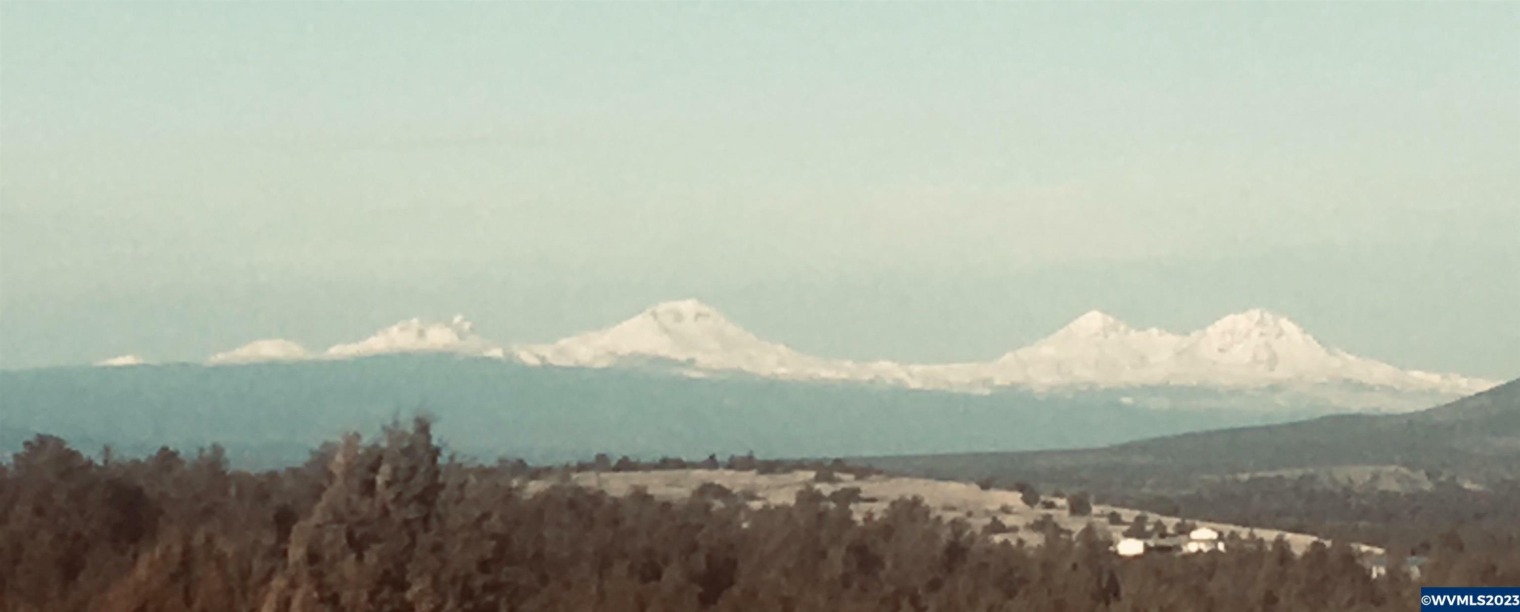 Property Photo: 4786 SE Moki Rd OR 97754
