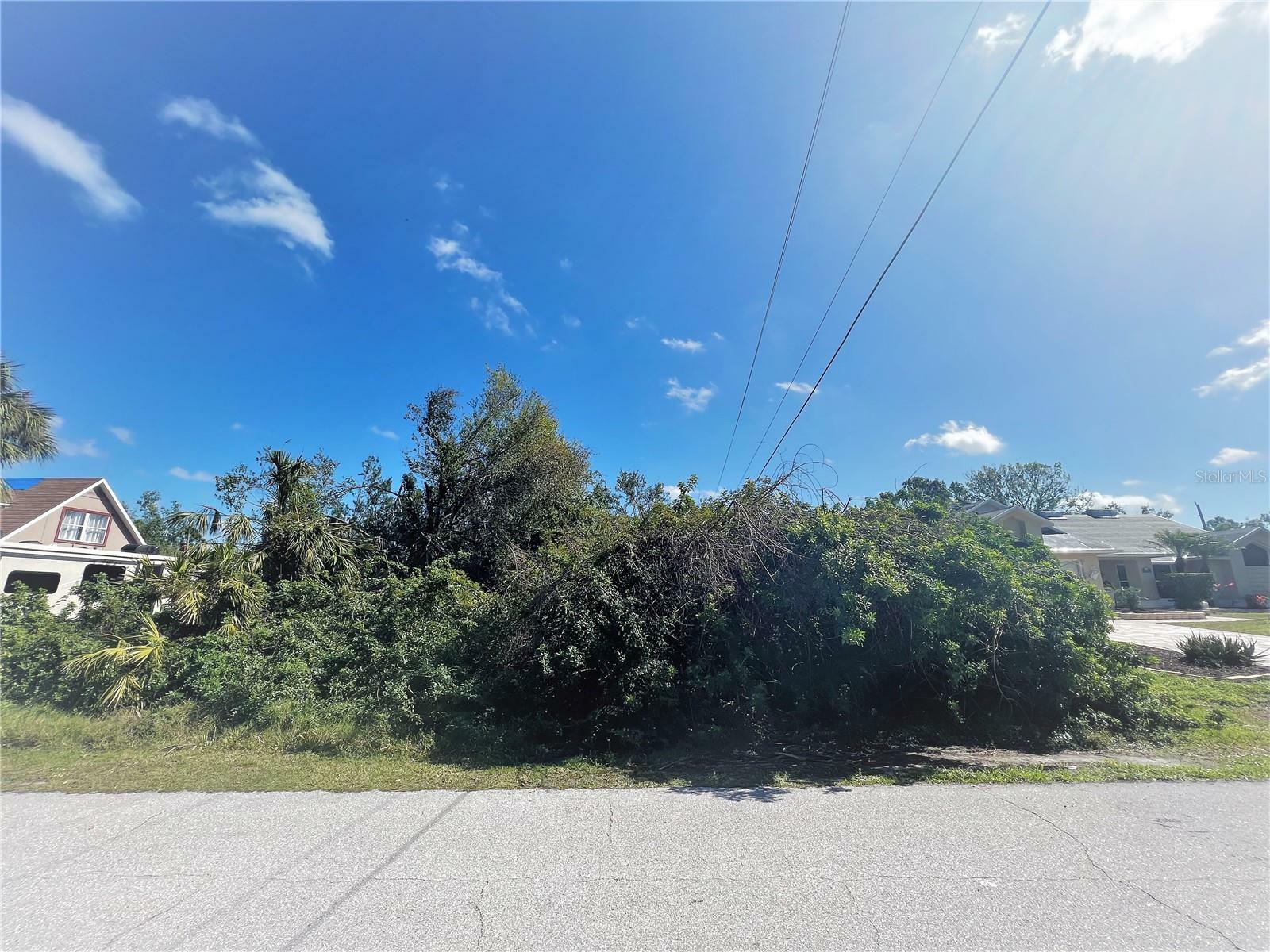 Property Photo: 3438 Dunkirk Street FL 33980