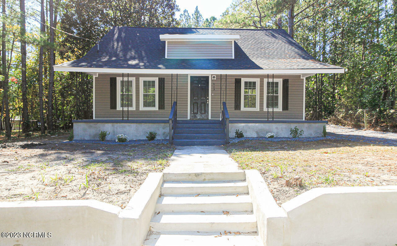 Property Photo:  609 Arnold Avenue  NC 28315 