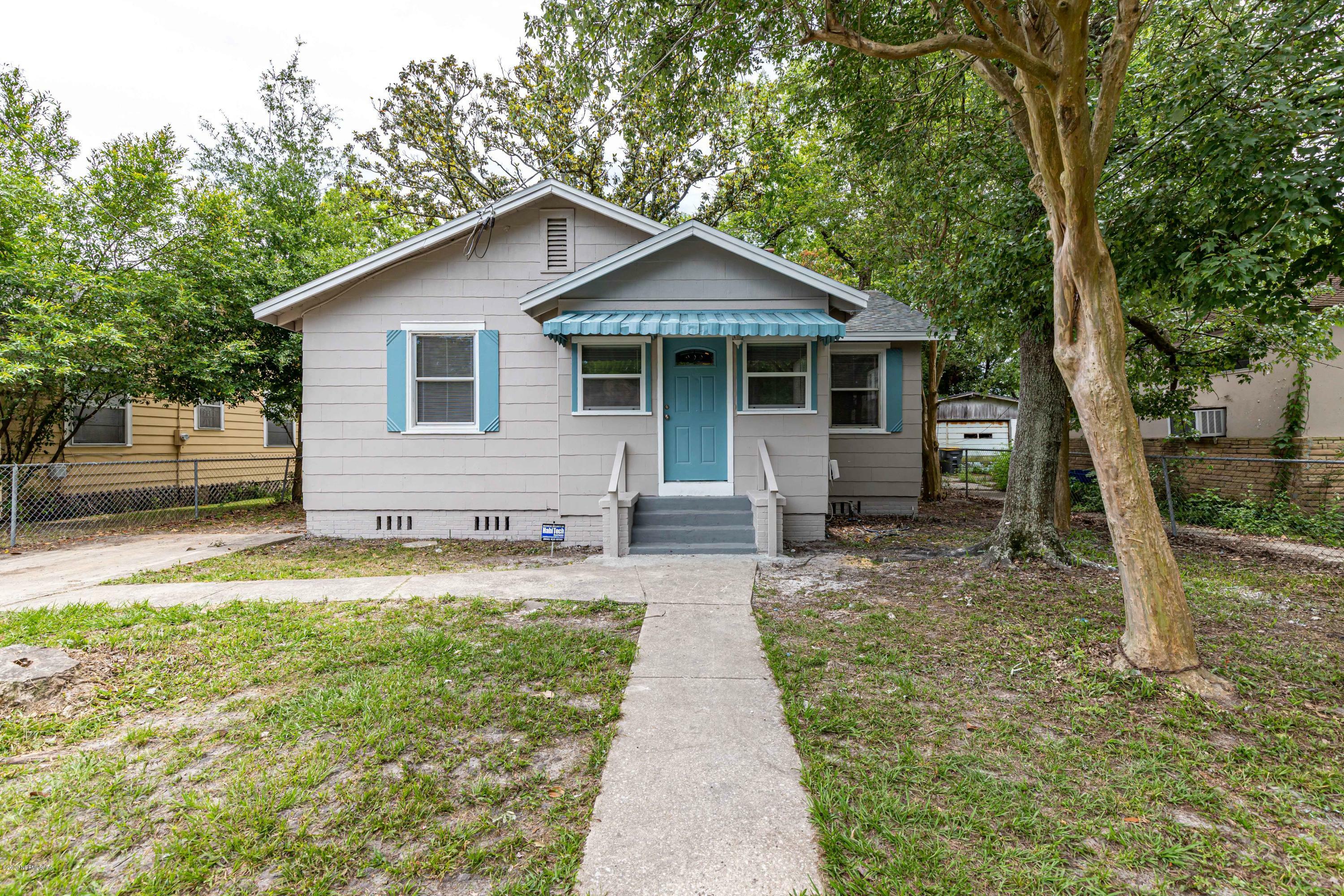 Property Photo: 416 Demper Drive FL 32208