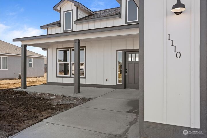 Property Photo:  1110 E Mt Baker Street  WA 99344 