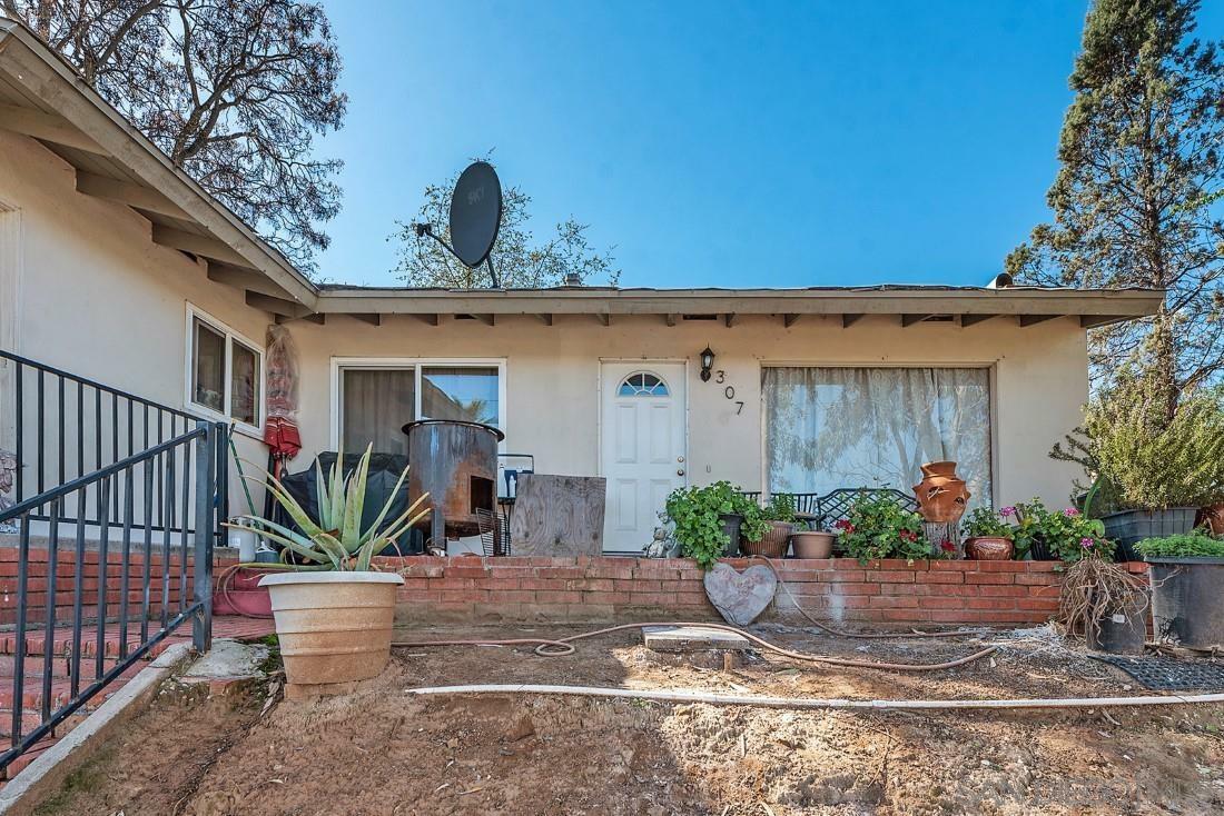 Property Photo: 307 S Grape St CA 92025