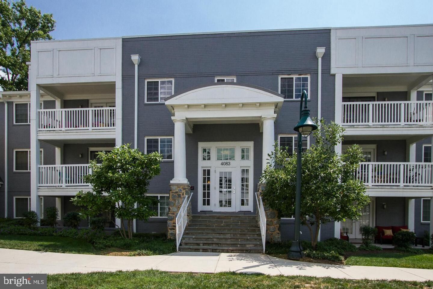 Property Photo:  4083 S Four Mile Run Drive 202  VA 22204 
