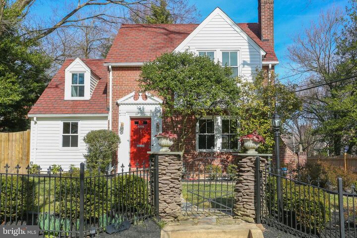 5209 16th Street N  Arlington VA 22205 photo