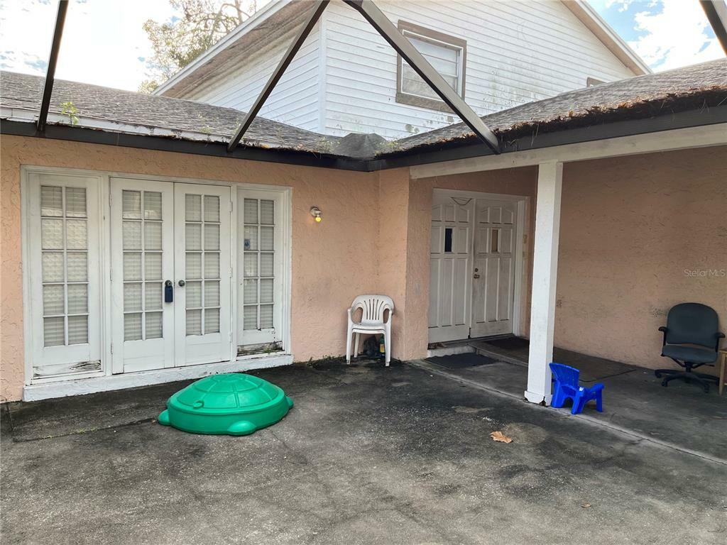 Property Photo: 7014 Oakview Circle FL 33634