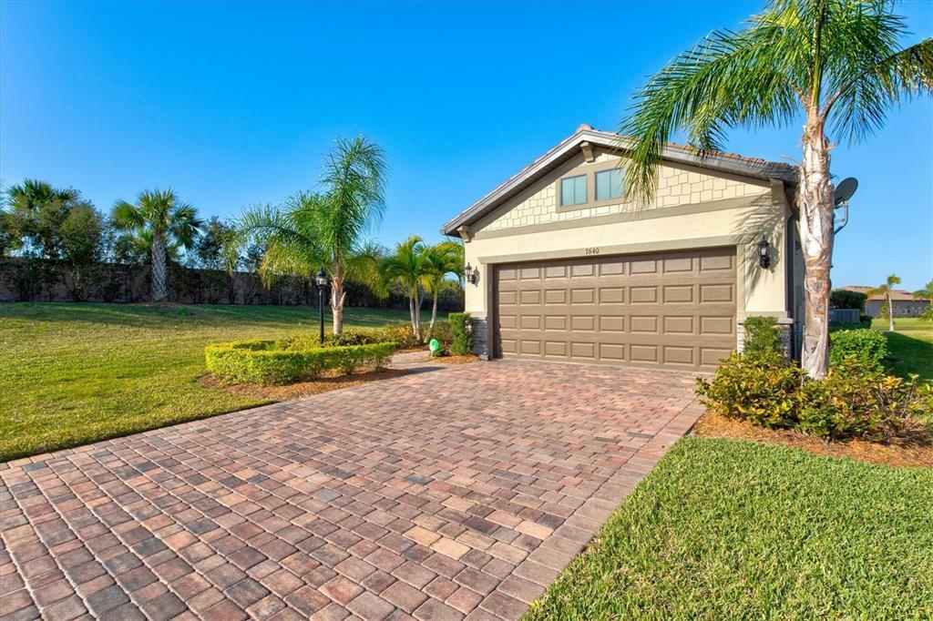 Property Photo: 7640 Kirkland Cove FL 34202