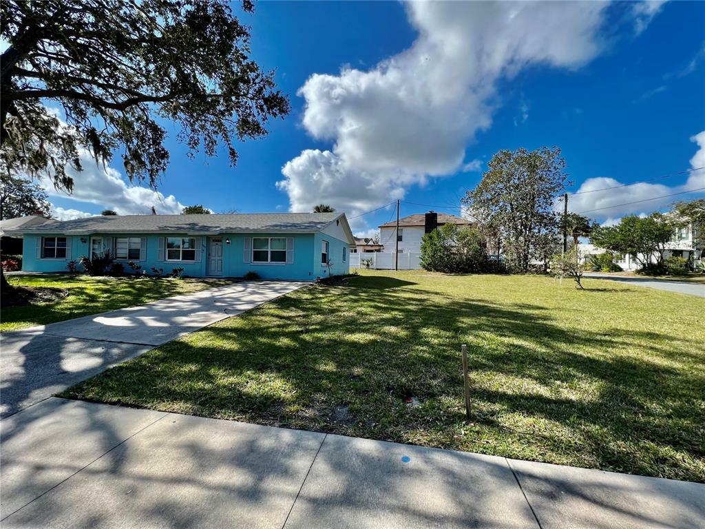 Property Photo:  607 Lafayette Street A/B  FL 32127 