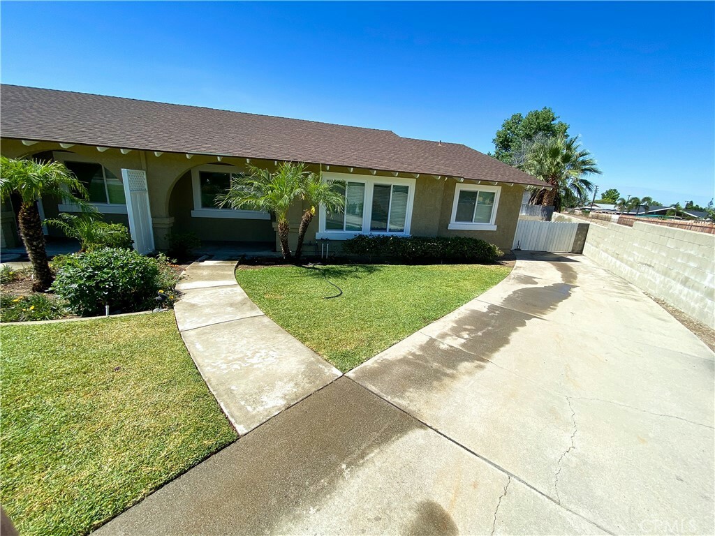 Property Photo:  326 E Juanita Avenue  CA 91740 