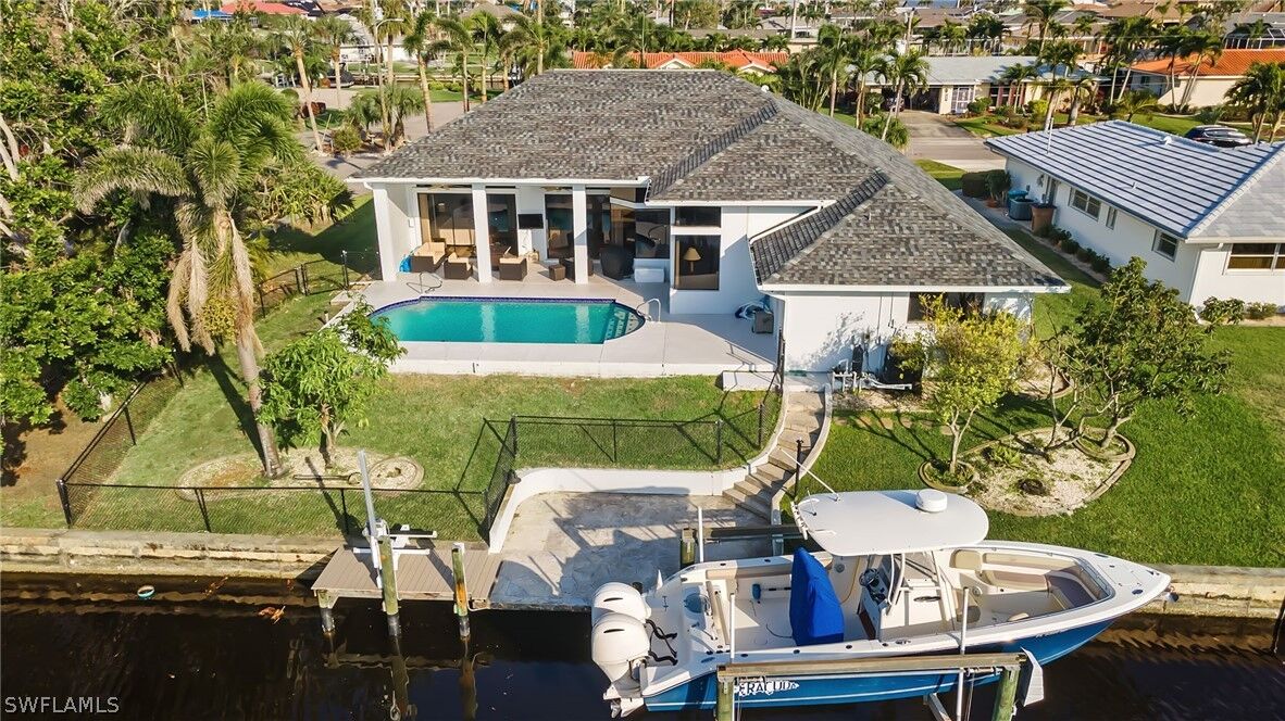 Property Photo: 3316 SE 18th Avenue FL 33904