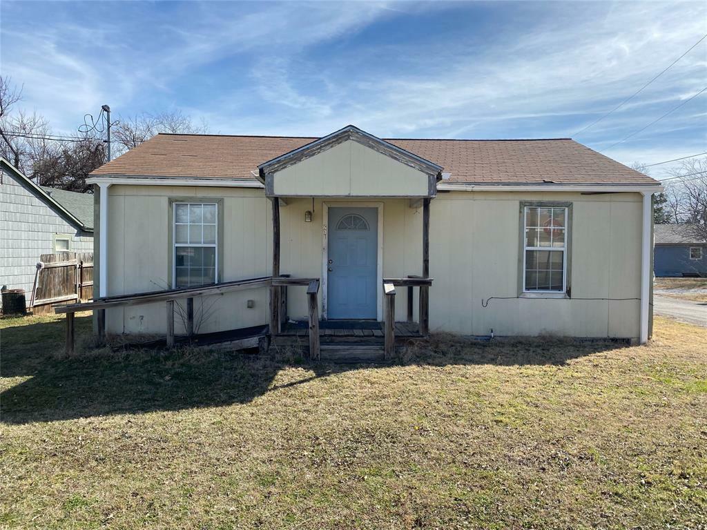 Property Photo:  601 Lindsey Street  TX 76230 