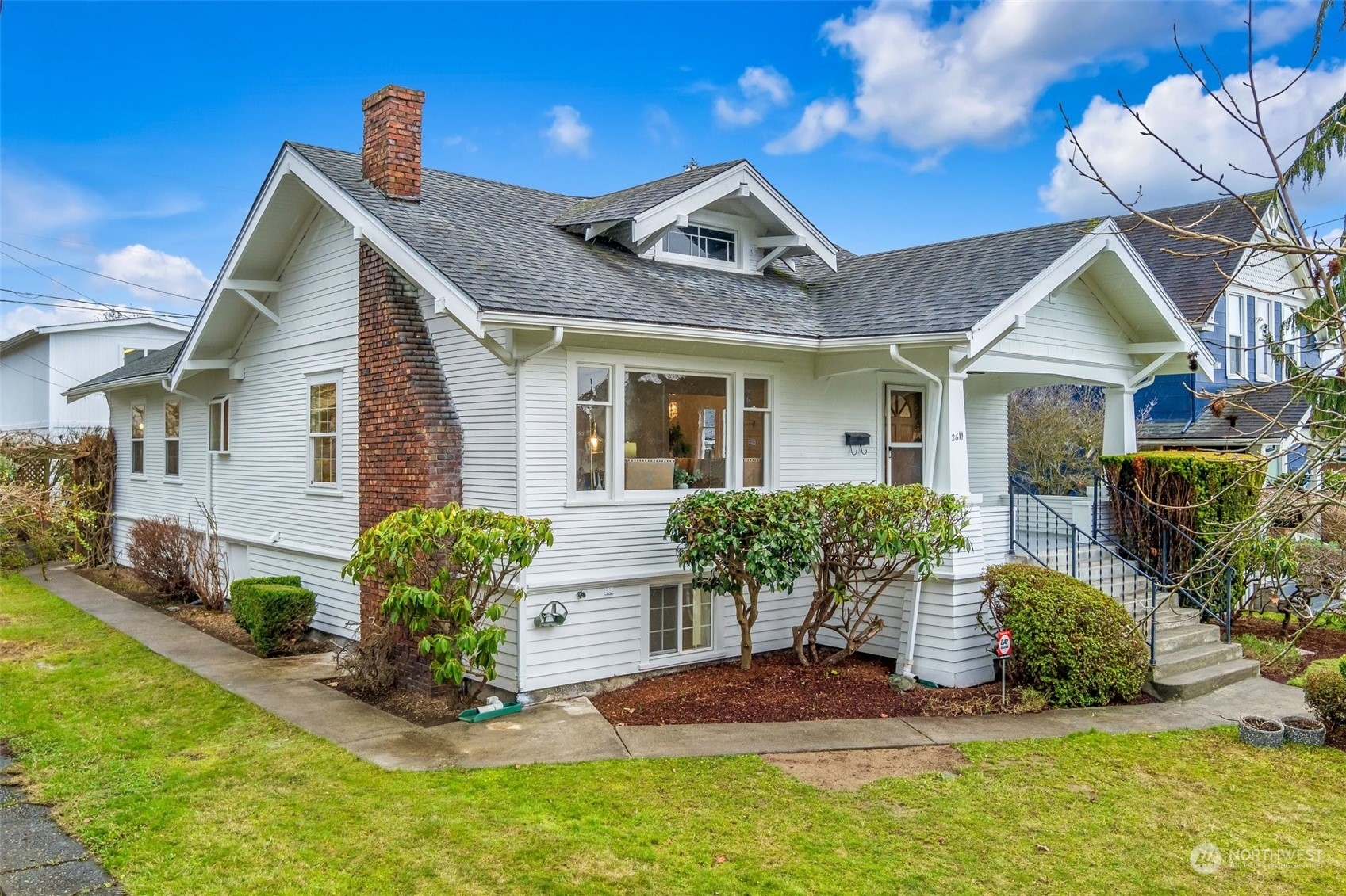 Property Photo:  2611 Rainier Avenue  WA 98201 