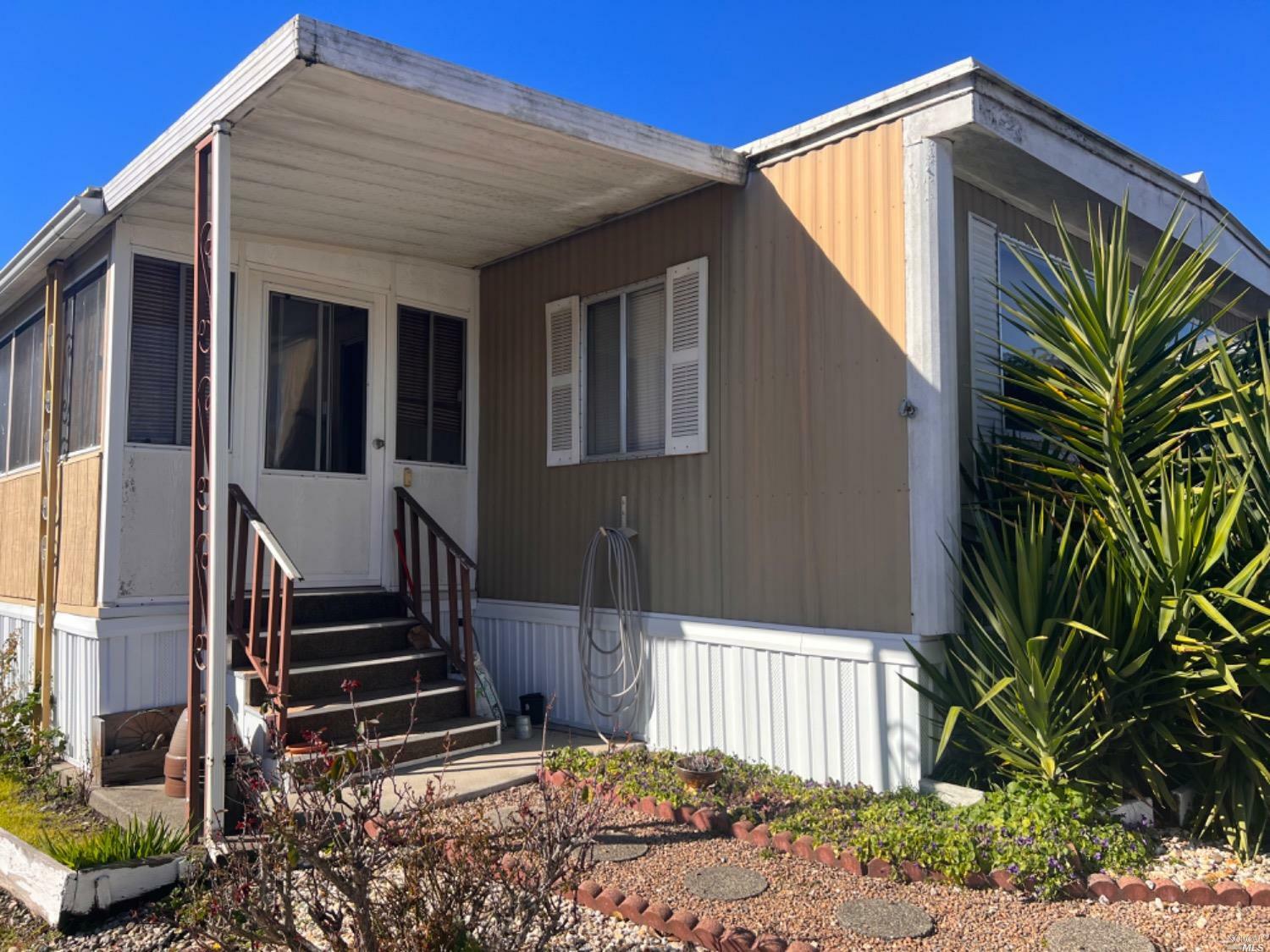Property Photo: 121 Oakwood Lane CA 95409