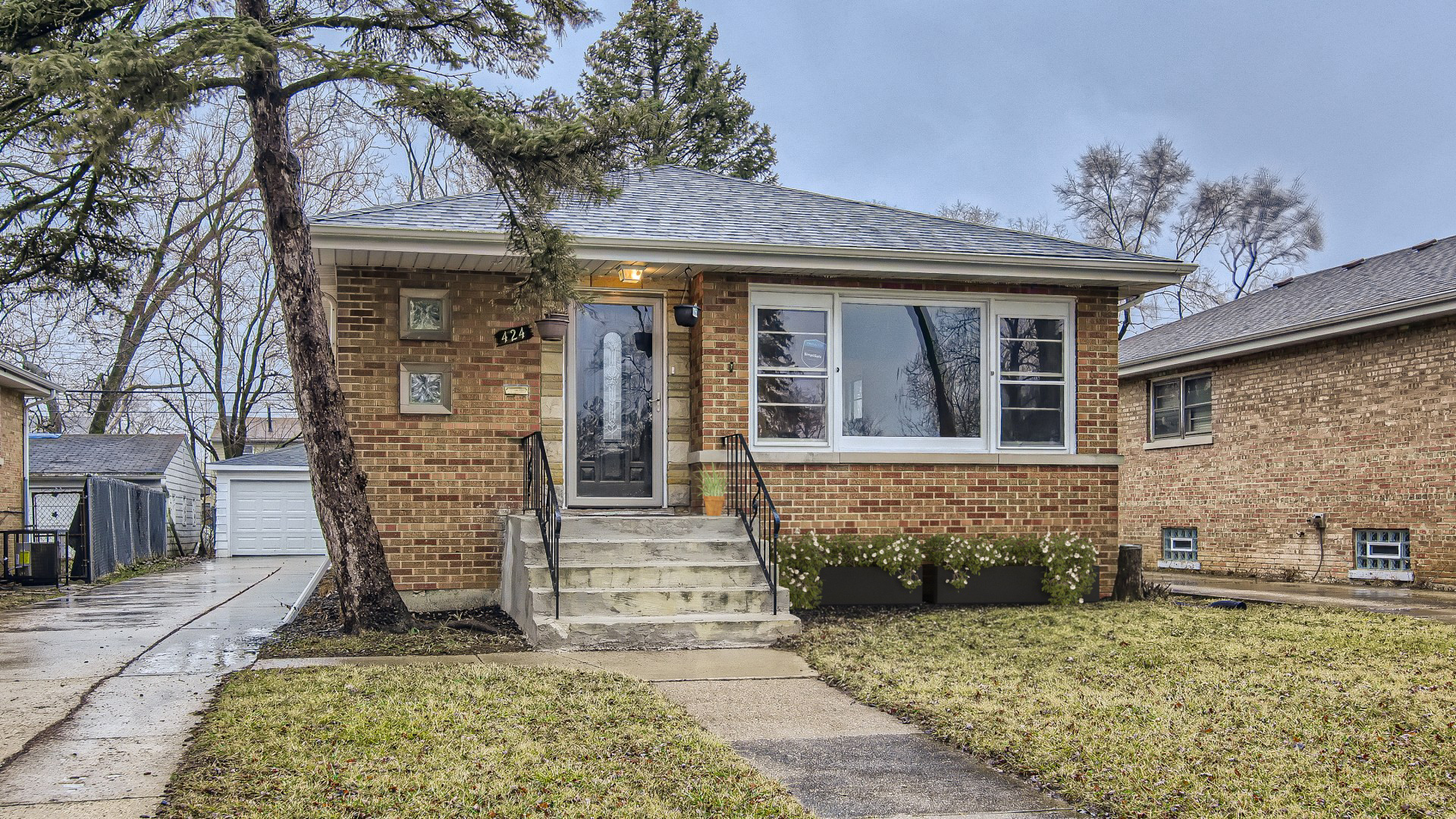Property Photo: 424 W 16th Street IL 60411