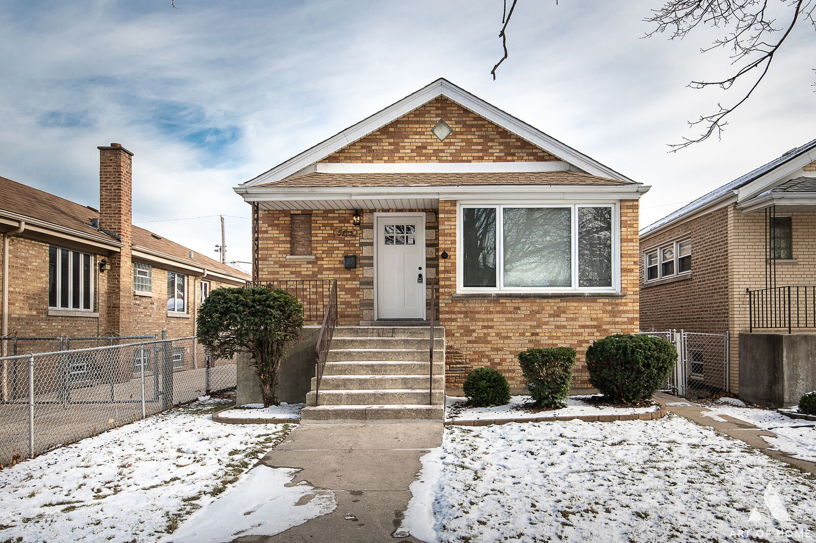 Property Photo: 5725 S Nagle Avenue IL 60638