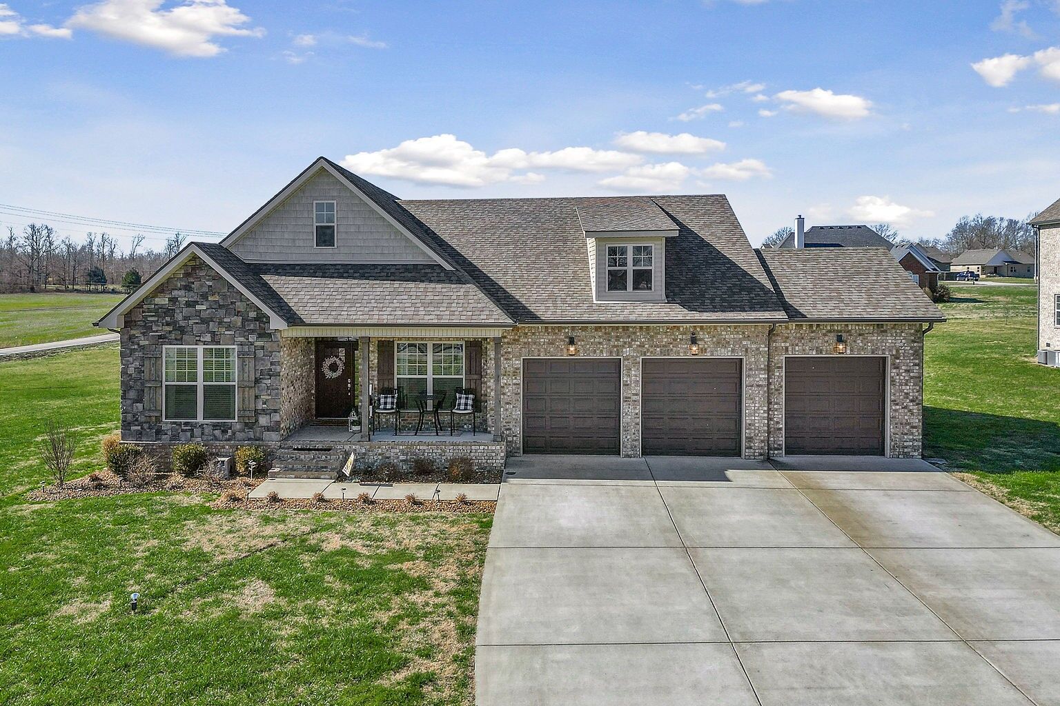 Property Photo: 340 Stonegate Dr TN 37166