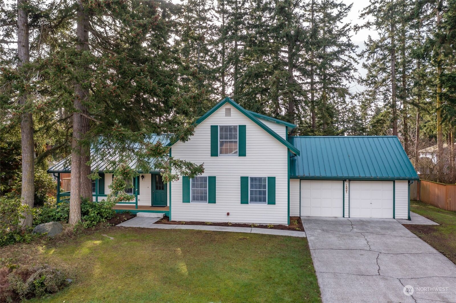 Property Photo: 1531 SW Periwinkle Lane WA 98277