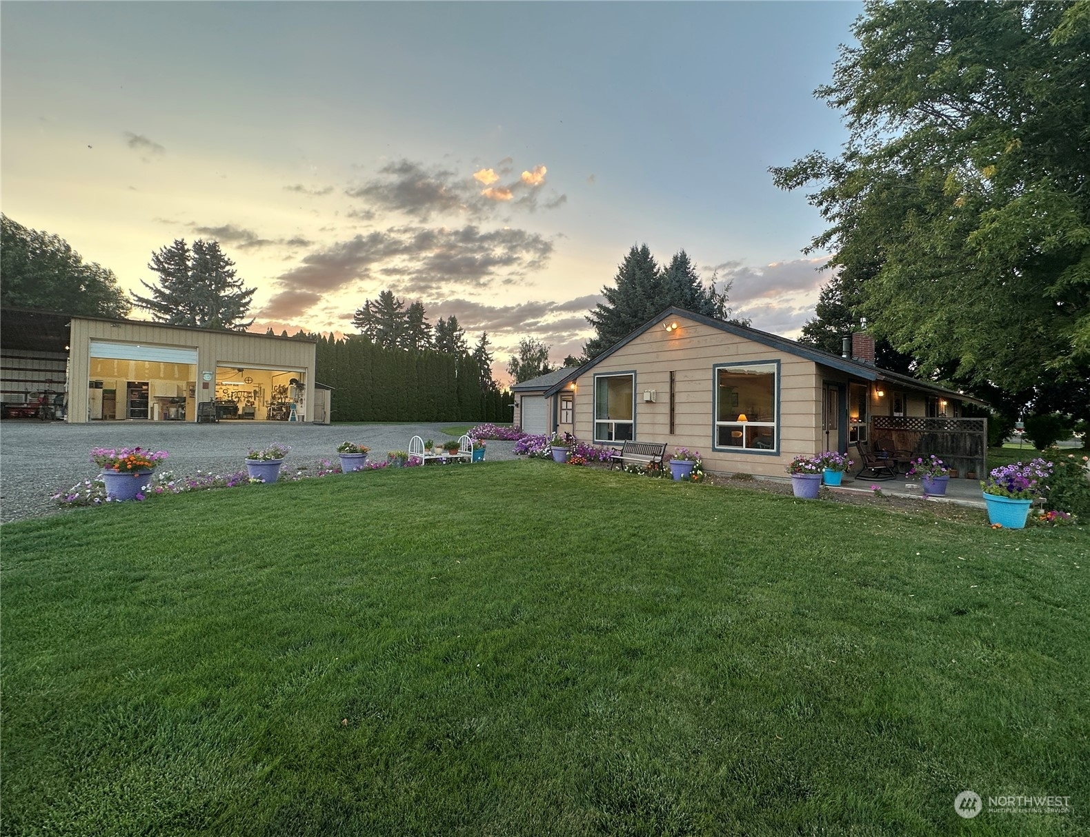 Property Photo:  1190 Hunter Road  WA 98926 