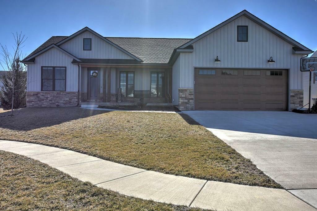 Property Photo:  1625 Hunters Pointe Court  IL 62549 