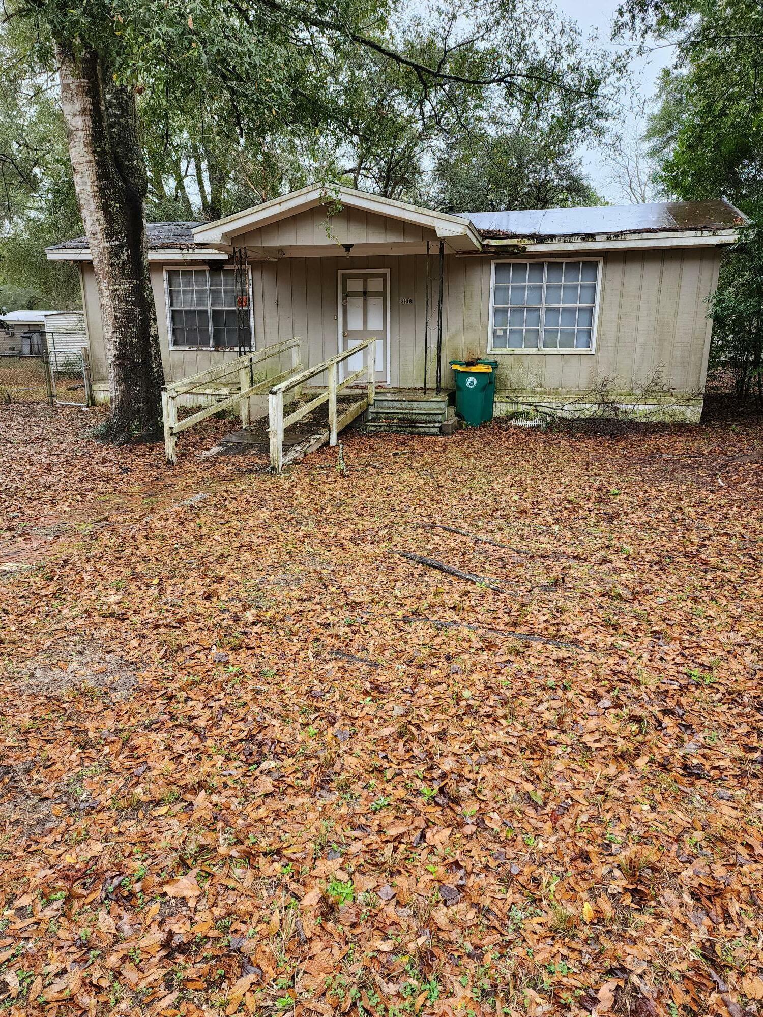 Property Photo: 3108 Aplin Road FL 32539