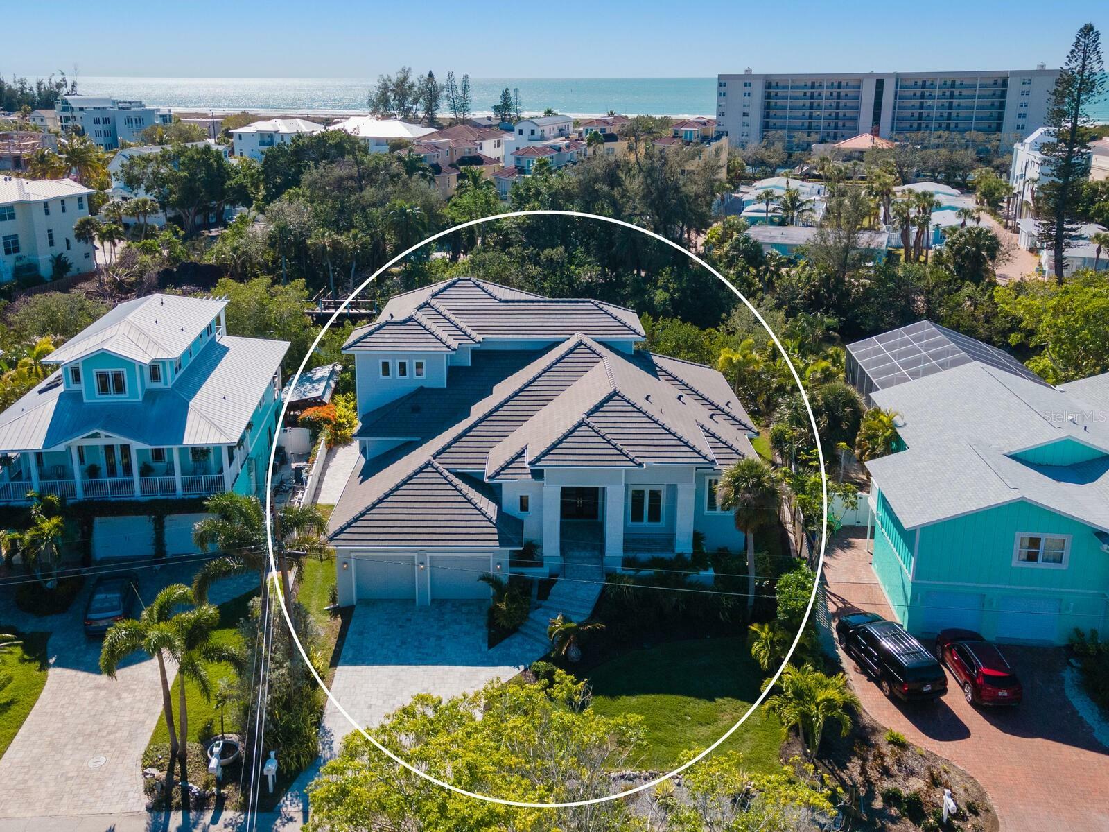 Property Photo: 326 Island Circle FL 34242