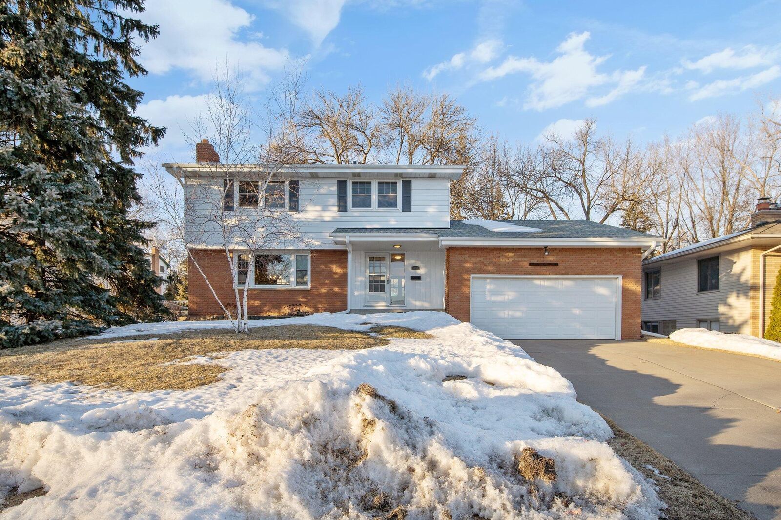 Property Photo:  3301 Townview Avenue NE  MN 55418 