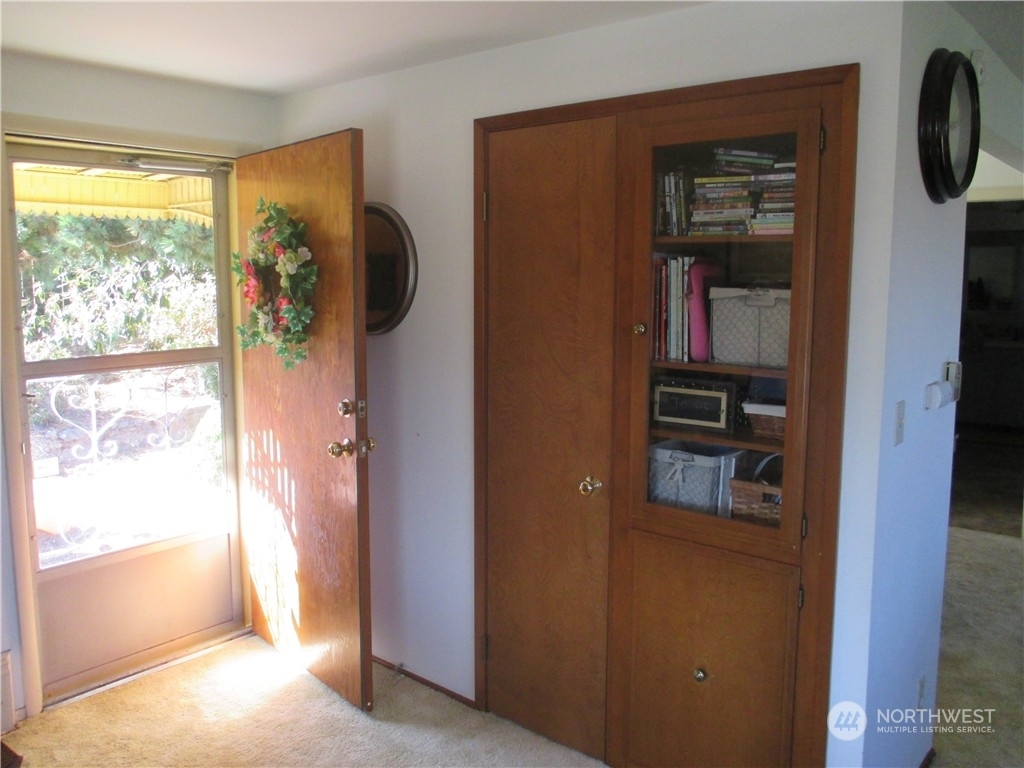 Property Photo: 261 Eagle Place NE WA 98110